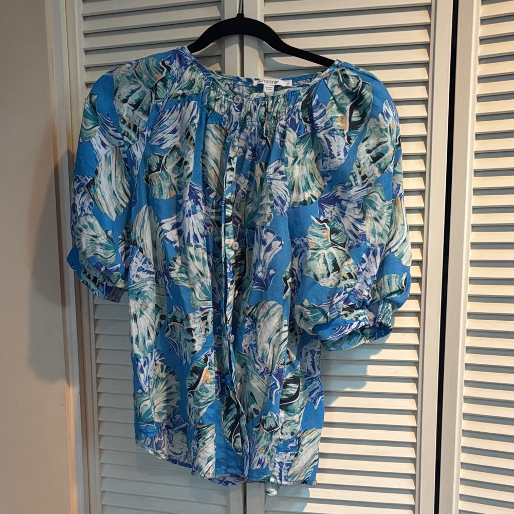 Chico's Blue and Green Leaf Print Blouse
Excellent used condition